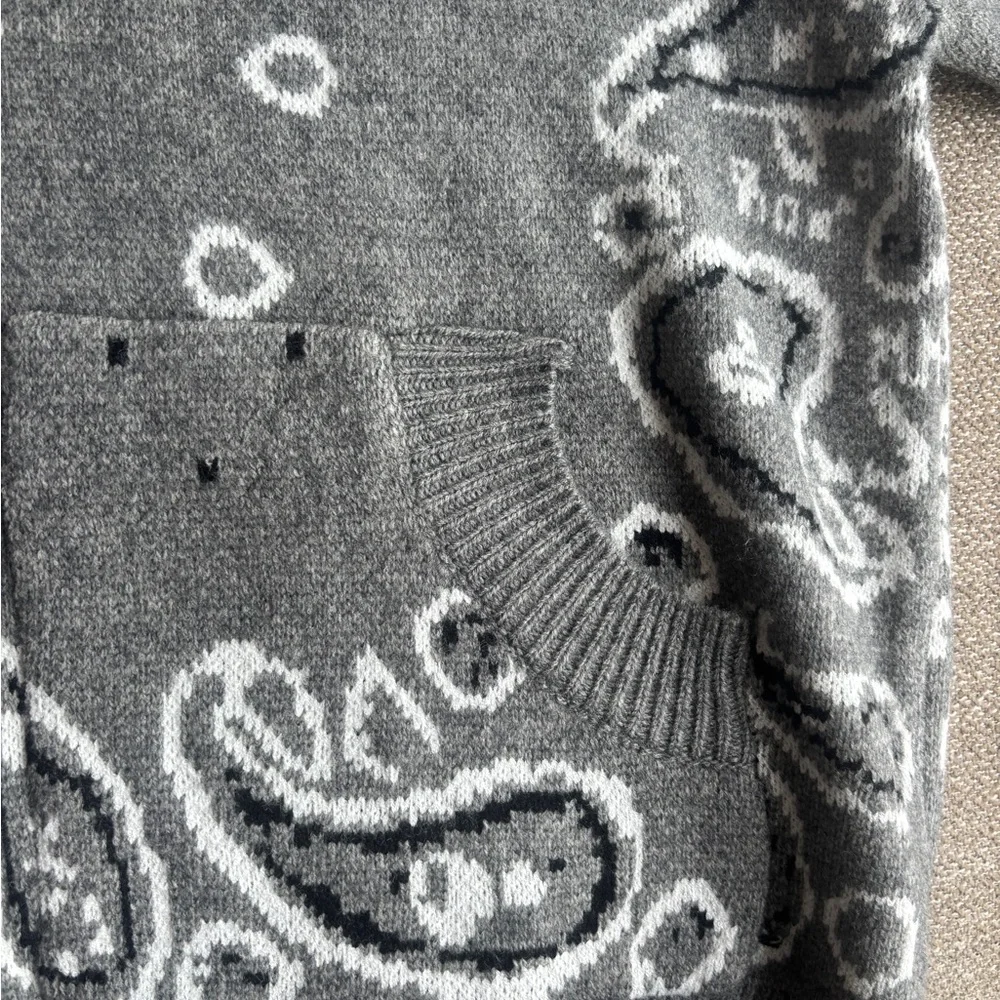 NWOT Gray Bandana Zip-Up Sweater Size Medium - Picture 5 of 10